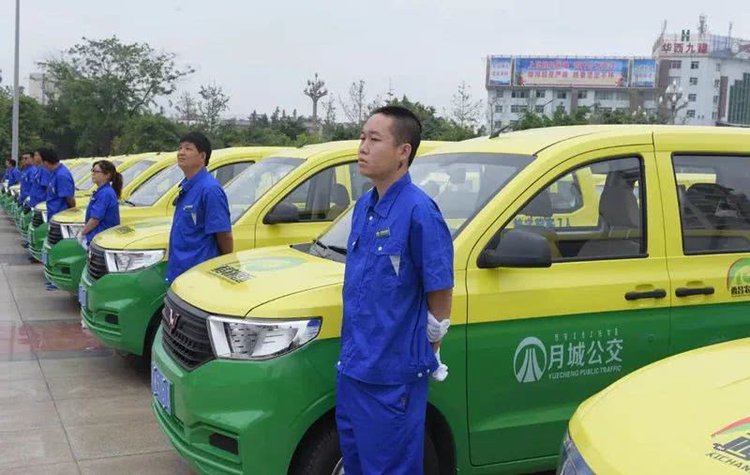 西昌市首批23台乡村客运车辆投入运营